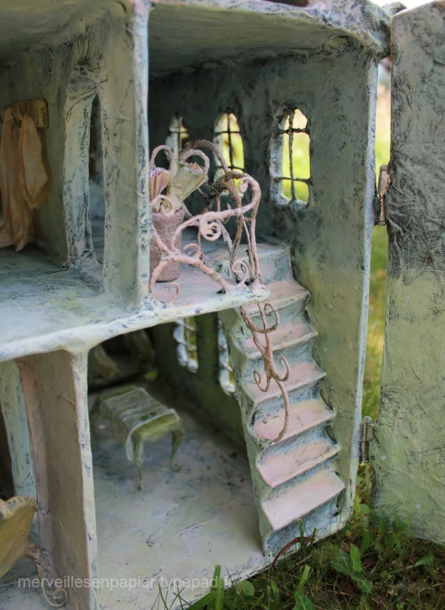 Maison de Poupe du Lapin Blanc (escalier)